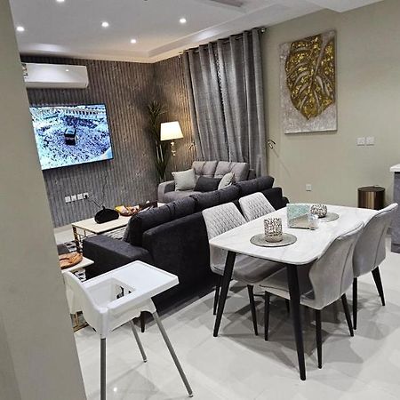 אל-מדינה الشقق الفاخرة Modern Apartments Of 3 Bedrooms 5 Minutes To Haram מראה חיצוני תמונה