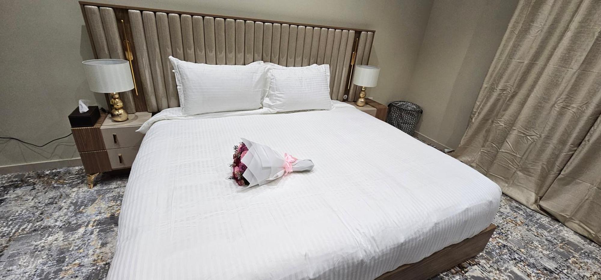אל-מדינה الشقق الفاخرة Modern Apartments Of 3 Bedrooms 5 Minutes To Haram מראה חיצוני תמונה